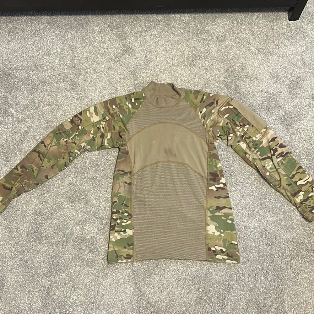Combat Army Shirt with arm pockets and patches